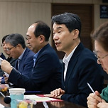 이주호, 국립대 병원 관계자들 만나 &#34;전폭적으로 지원&#34;(종합) 이미지