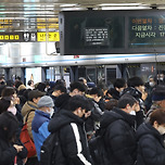 &#34;전도하는 분 내리세요&#34;…출발 거부한 1호선 전철 기관사 이미지