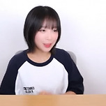 2달만에 복귀한 쯔양 “응원 덕에 버텨…44㎏까지 빠졌다 돌아와” 이미지