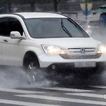 비만 오면 사라지던 차선…시력 아닌 &#39;비리&#39; 때문이었다 이미지