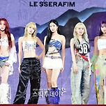 르세라핌 “두 번째 ‘위버스콘’, 분위기 ‘업’ 시켜보겠다” 각오 이미지