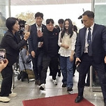 뉴진스 하니 ‘1열 직관’ 최민희, ‘직권 남용’ 고발당했다 이미지