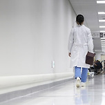 성모병원 ‘휴진’ 유예…정부, 사직 전공의 ‘9월 복귀 특례’ 검토 이미지