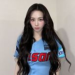 카리나, 사직 구장서 시구... &#39;롯데의 승부처&#39; 이미지