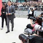 에스파 카리나, 실물 보려고 성수동에 인파 운집 이미지