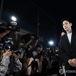 [속보] ‘음주운전’ BTS 슈가, 용산경찰서 출석…&#34;실망드려 죄송&#34; 이미지