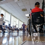 의정갈등에 추가 휴진까지…환자들 결국 거리로 이미지