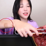 &#34;쯔양, 팔 왜그래?&#34;…곳곳 멍자국, 해외 팬들은 알고 있었다 이미지