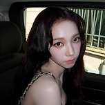 빈틈없이 예쁜 카리나, 자체발광 국위선양 비주얼 이미지