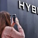 하이브 &#34;민희진은 사내이사, 대표 복귀는 안돼&#34;…뉴진스에 절충안 제시 이미지