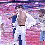 미친놈 이재현 어제 콘서트에서 복근 깠네 이미지