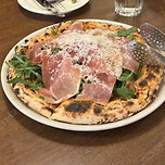 프로슈토 피자 너무 맛있당 이미지