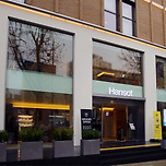 청담동에 새로 진출한 브랜드 플래그십 스토어 이미지