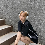 톡톡 튀는 매력의 슬기 사복 패션 모음 이미지