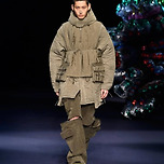 모델스닷컴 핫리스트에 오른 신예 모델 이미지