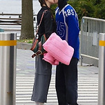 보기 좋았돈 벨라 하디드와 마크 칼만 커플의 데이트룩 코디 룩북 이미지