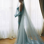 루이비통에서 만들어좠다는 클로이 모레츠 웨딩드레스 이미지