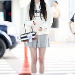 장원영 공항패션에서 선보인 미발매 신상 이미지