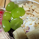 그릭요거트위에 코코넛 청크 이미지