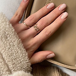 깔끔하고 단아한 네일 이미지