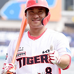 아.. 어색해.. 왜 빨간모자를 쓰고 있어...ㅠ 이미지