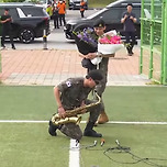 셀프 전역 색소폰 부는 방탄소년단 알엠.jpg 이미지