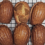 휘뚜루마뚜루 에프 베이킹) 기본 마들렌 + 로투스 토핑 레시피 이미지