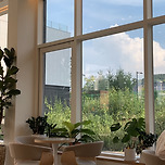 늦은 오후 동네카페에서 이미지