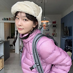 슬기가 입은 핑크색 패딩 이미지