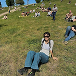 휘뚜루 마뚜루 여행룩 코디에 찰떡이라는 백팩 이미지