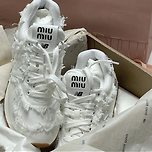 miu miu x new balance 574 이미지