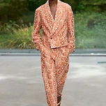 일본 브랜드가 선보인 신상 서라운드 선글라스 이미지