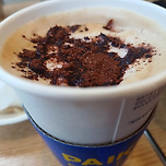 초코릿 뿌린 빽다방 카라멜마끼아또 입니다 이미지