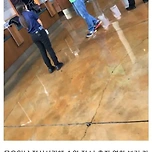 영화보러가서 극대노한 쿠엔틴 타란티노.jpg 이미지