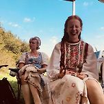 미드소마 촬영장 분위기 이미지