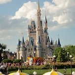 4인가족 놀이동산 즐기려면 5천만원 든다…부모 등골 휘는 &#39;디즈니월드&#39; 이미지