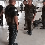 새로온 신병의 심상치 않은 몸짓.gif 이미지