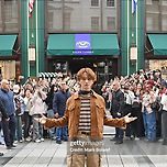 오늘 뜬 게티이미지가 찍은 NCT 마크 (폴로 런던 플래그 매장)jpg 이미지