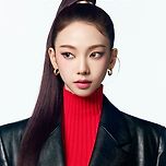 241209 신세계 NEW SANTA 배경화면 feat 카리나 이미지