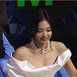 오늘자 2025 MMA에 참석한 지디와 제니.gif 이미지