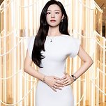 251110 불가리 디바스 드림 홀리데이 팝업 포토콜 행사 김지원 새로운 사진 이미지