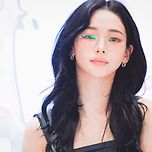 오늘 상하이 팬싸에서 긱시크 쓴 카리나 이미지