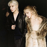 이 사진들 ai가 그린 로판 표지 같아 이미지