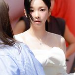 오늘자 무신사 뷰티 페스타 행사 참석한 카리나 고화질jpg 이미지