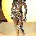 듄 파트2 런던 프리미어의 젠데이아 의상 이미지