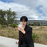 자연광에서 보이는 아이폰 17 프로 실버 실물.jpg 이미지