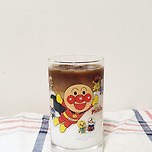 소품샵에서 새로 컵을 구매한 기념으로 홈카페 흉내☕🍡 이미지