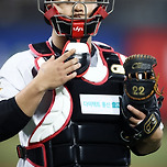 강백호, 데뷔 7년 만에 첫 포수 선발 출전···장비도 이미 다 받았다 이미지