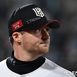 오늘 할로윈이라고 모자에 이태원 적은 용병투수.. 이미지