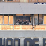 야구공이 중계석으로 날아갈수도 있구나.. 이미지